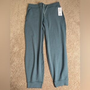 Rhone DreamGlow Jogger Blue Hue NWT Size XL
